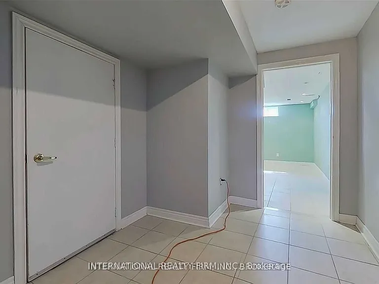 2 Dolce Cres — Photo 31