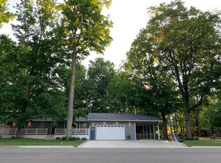 1305 Park St, Clare, MI 48617