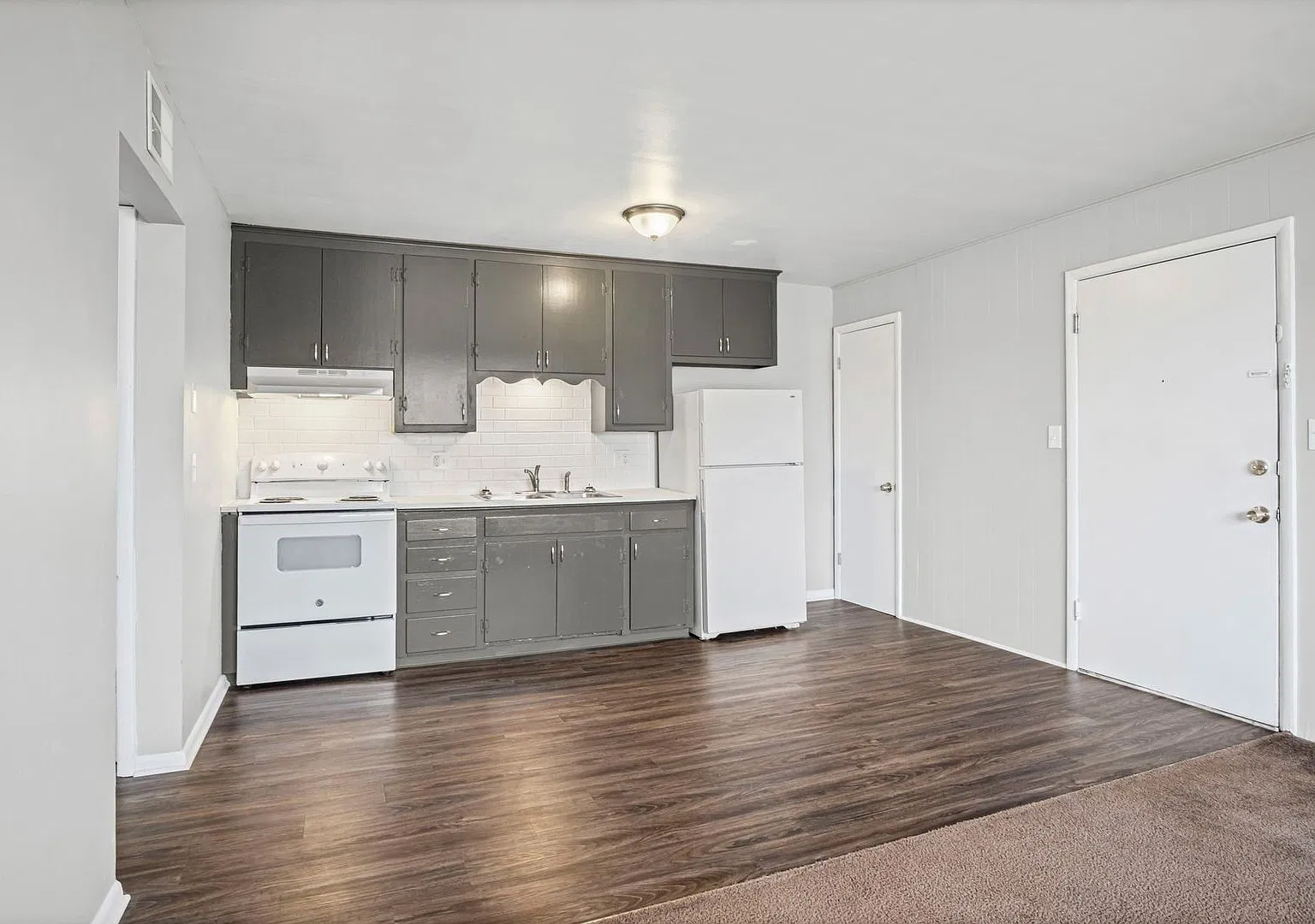 One Forty Flats — Photo 2