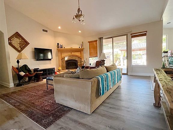 4th image of 170 Nutwood Cir