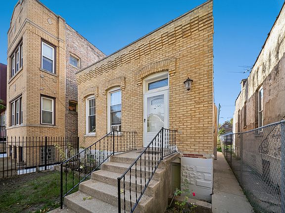 3rd image of 1340 N Hamlin Ave