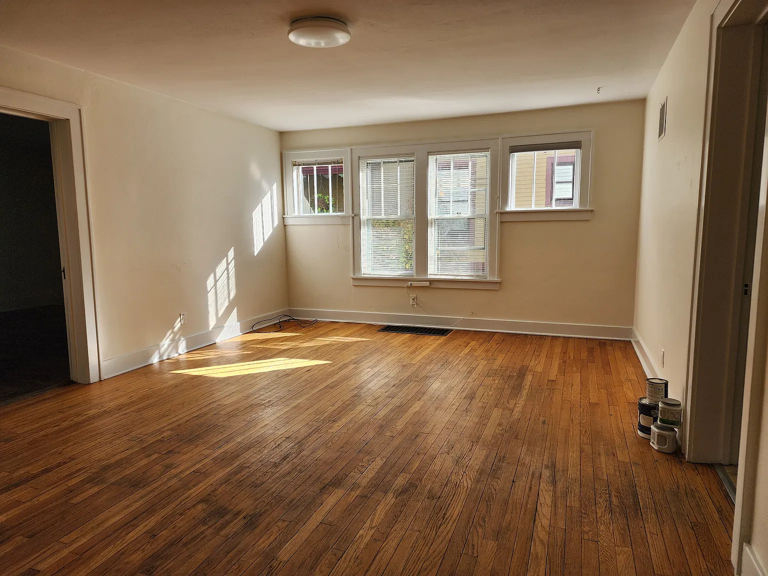2 bed, 1100 sqft, $1,400 — Photo 2