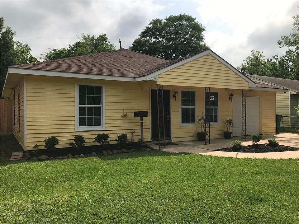 1st image of 1315 Comal Ave