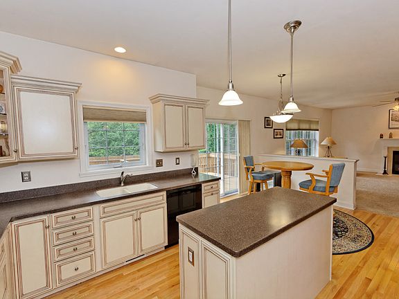 5th image of 29 Hendrik Hudson Way #A