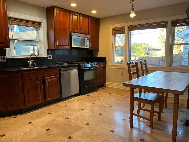 8305 E Prairie Rd — Photo 4