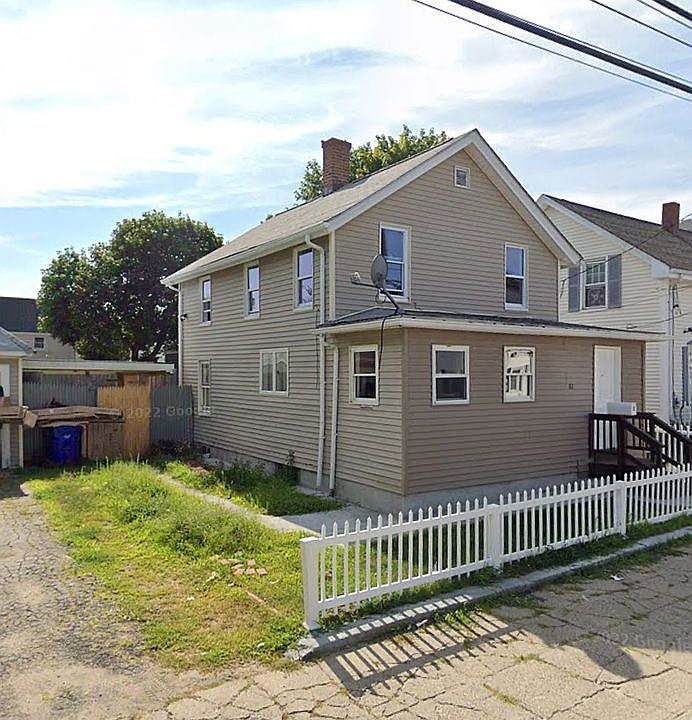 2nd image of 82 Perry St