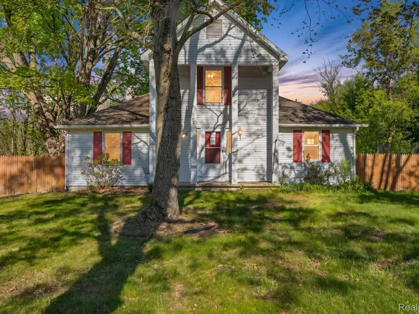 7054 McCords Ave SE, Alto, MI 49302