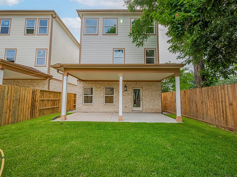 2206 Hoskins Dr — Photo 5