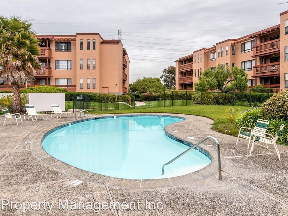 1st image of 490 Mariners Island Blvd APT 106
