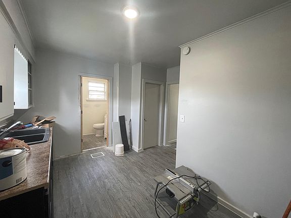 5th image of 50 Rochester St