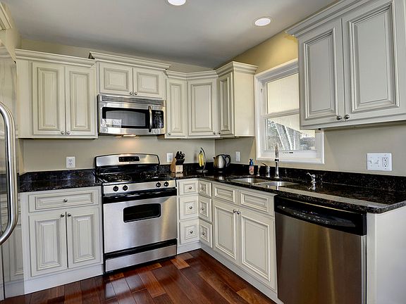 Gorgeous, light filled kitchen