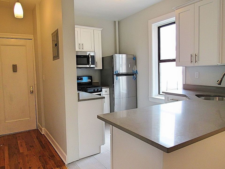 1st image of 2823 42nd St APT B5