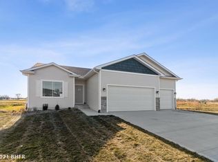 9230 Cody Dr, West Des Moines, IA 50266