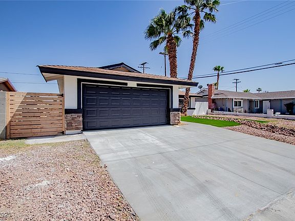 3rd image of 2705 Castlewood Dr