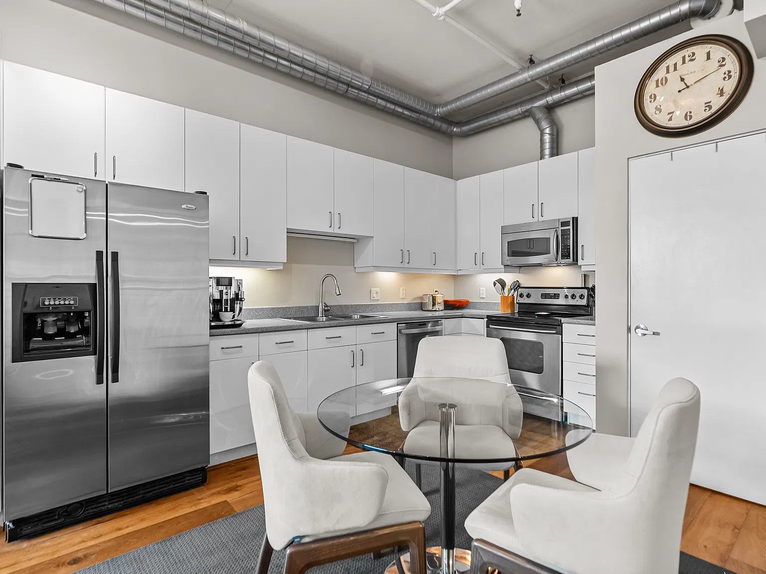 Studio, 707 sqft, $3,500 — Photo 4