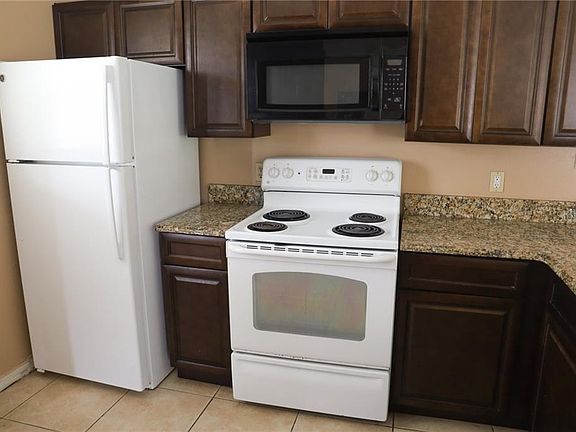 3rd image of 1204 Pleasant Oaks Ct