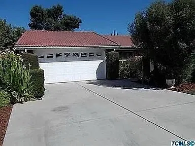 3201 W Pryor Ave — Photo 2