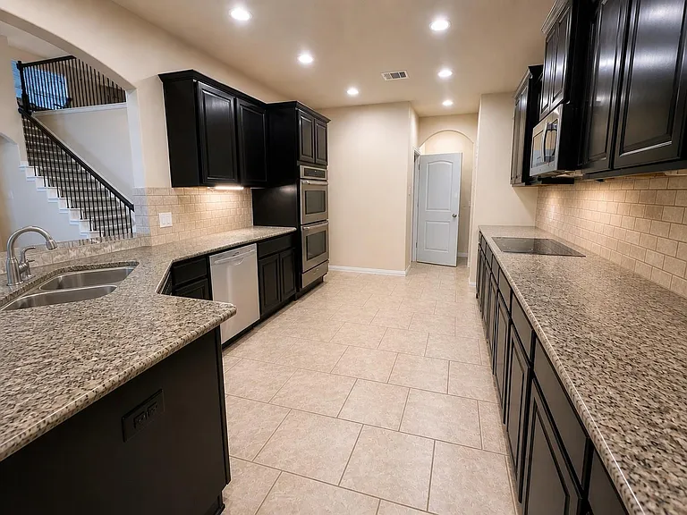 13935 Carncross Ct — Photo 32