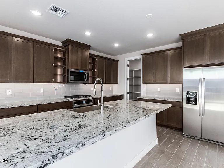 8526 S 69th Ln — Photo 8