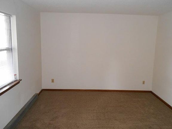 5th image of 113 Larkin Ln APT 5