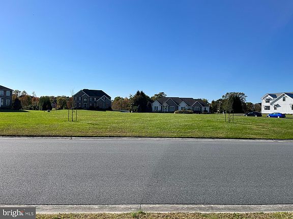 5th image of 8 Estates Dr