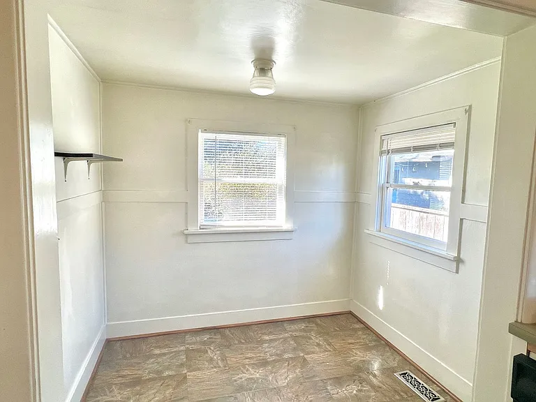 8421 N Fiske Ave — Photo 11