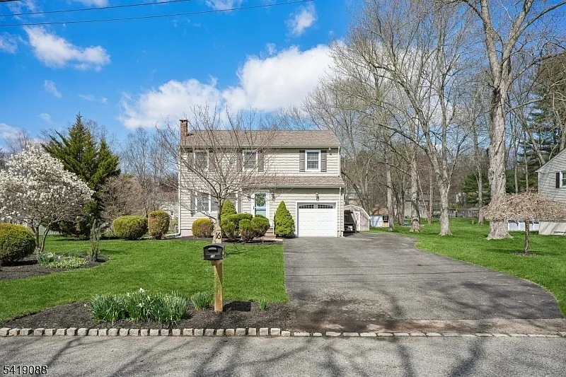 16 Meadow Ln photo 1