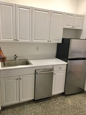 Rented by Mossanen Group | media 12