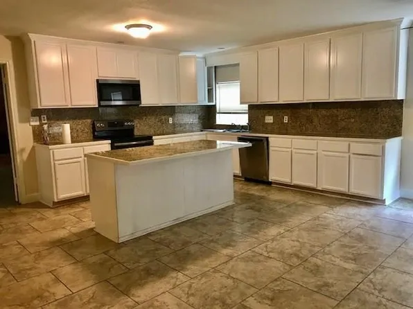 419 Hennessee Ln, Webster, TX 77598