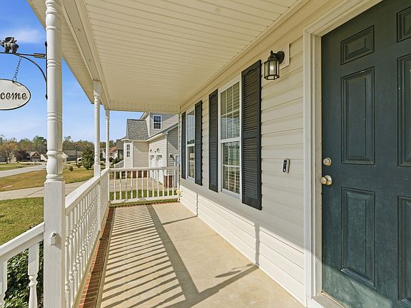 5th image of 139 Woodglen Dr