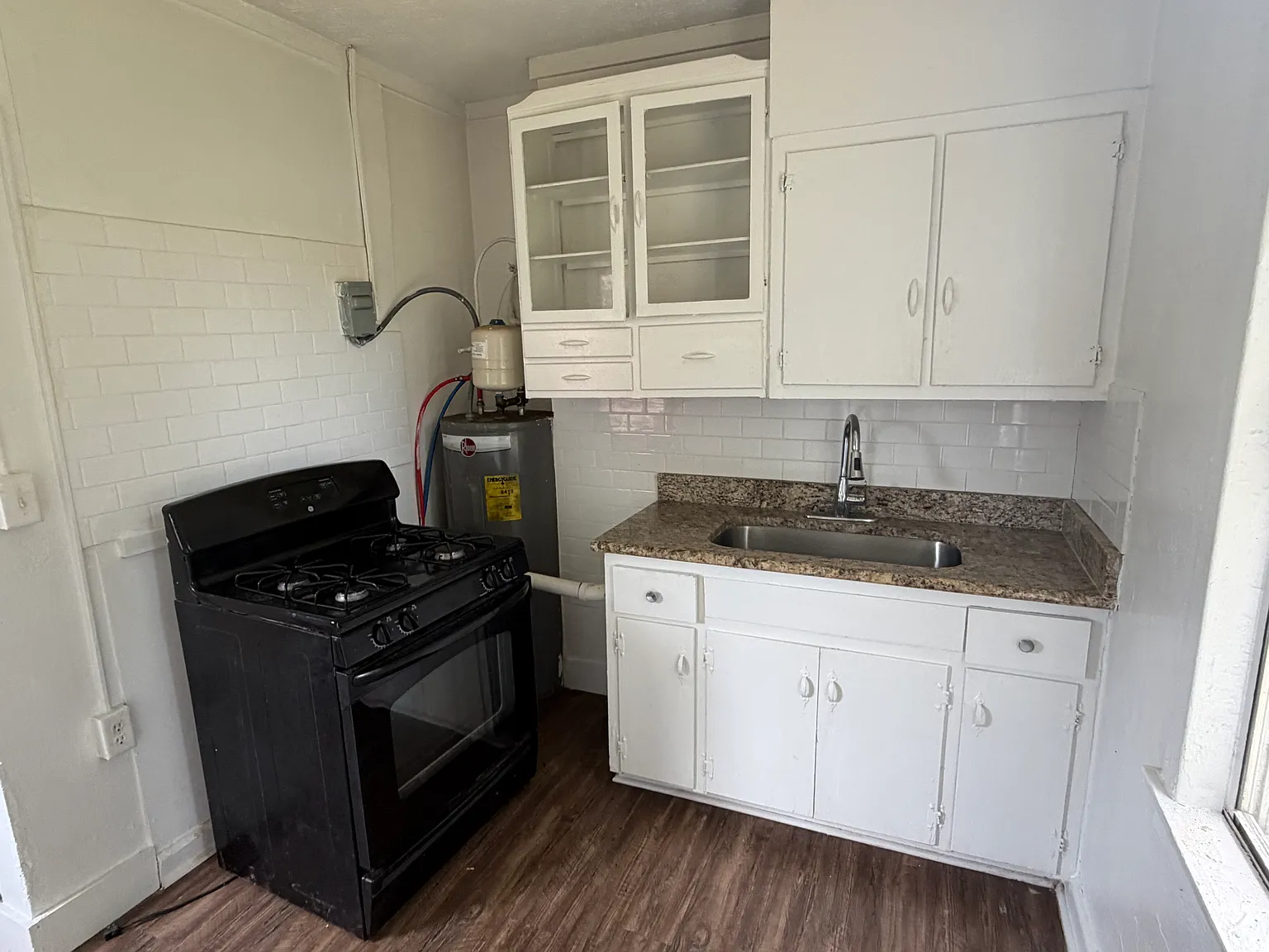 2 bed, 1.0 bath, 725 sqft, $875 — Photo 3