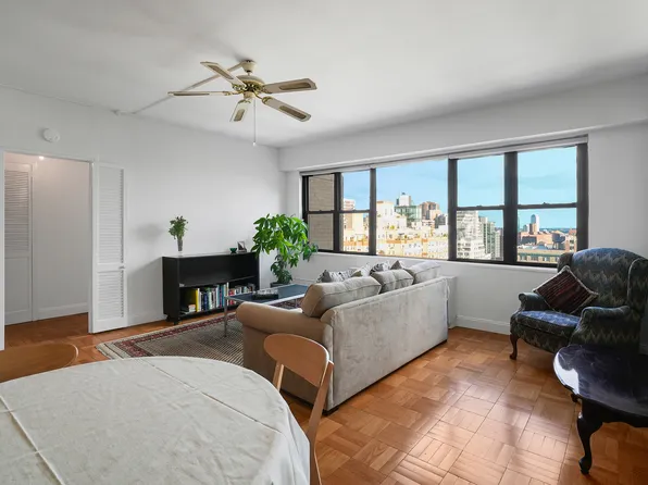 201 East 21st Street image 5 of 10