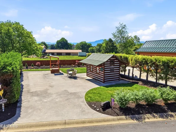 1908 Lizi Loop Way, Sevierville, TN 37862