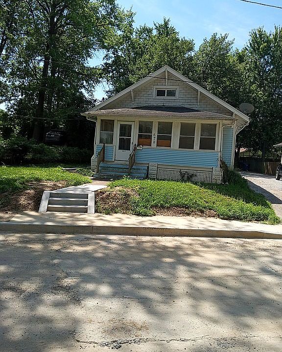 1st image of 670 Chapman St
