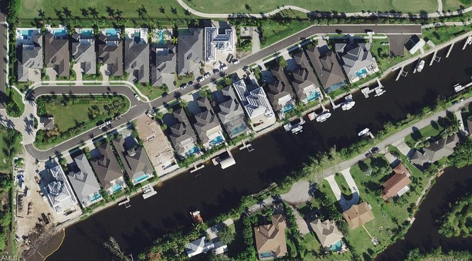 2nd image of 1675 Vinland Way