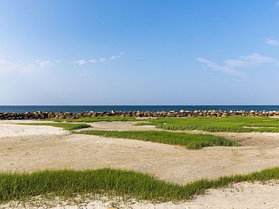 2nd image of 480 Main Street