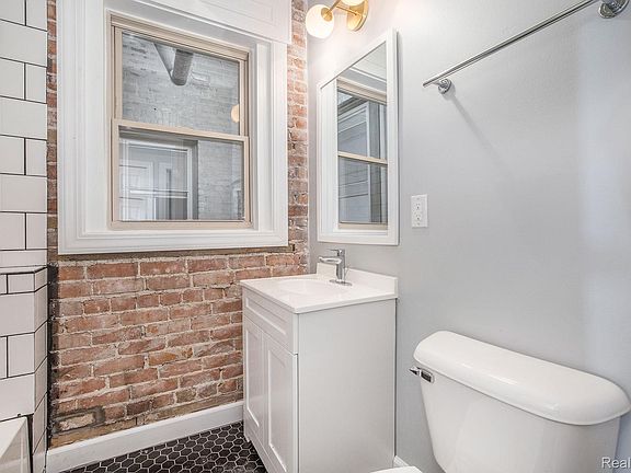 5th image of 5764 Woodward Ave