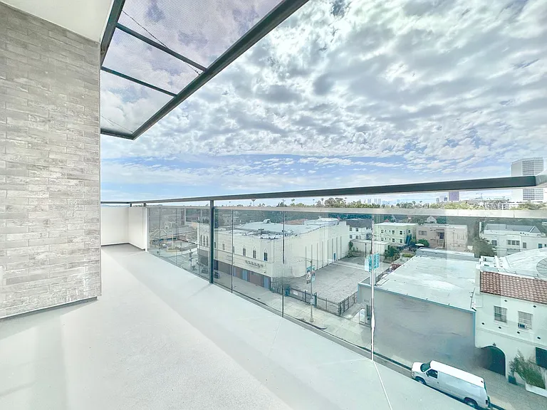 838 S La Brea Ave — Photo 34