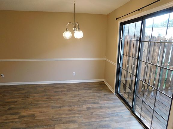 3rd image of 921 Bradley Bell Dr