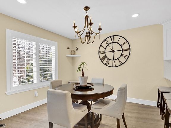 3rd image of 105 Riveredge Dr