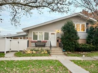 7020 Wright Ter, Niles, IL 60714