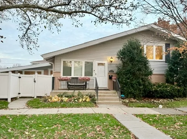 7020 Wright Ter, Niles, IL 60714