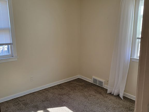 5th image of 145 Woodward Ave