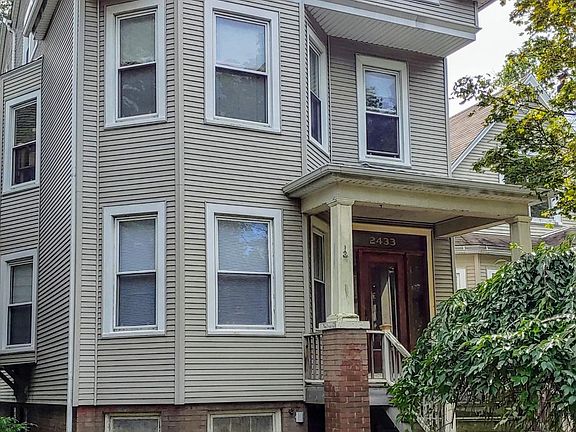 5th image of 2433 W Berteau Ave #1