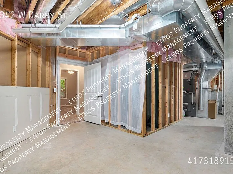 2342 W Darby St — Photo 50