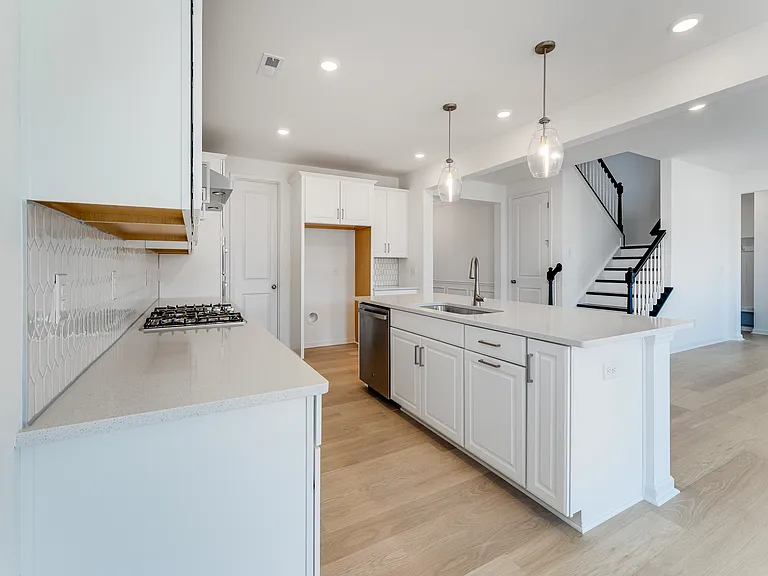 136 Glenn Dr — Photo 12
