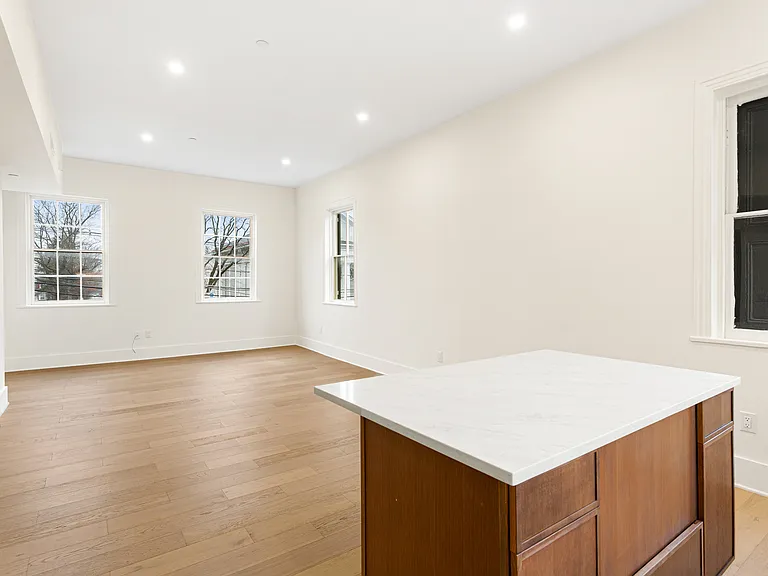 300 Kings Hwy E #C — Photo 5