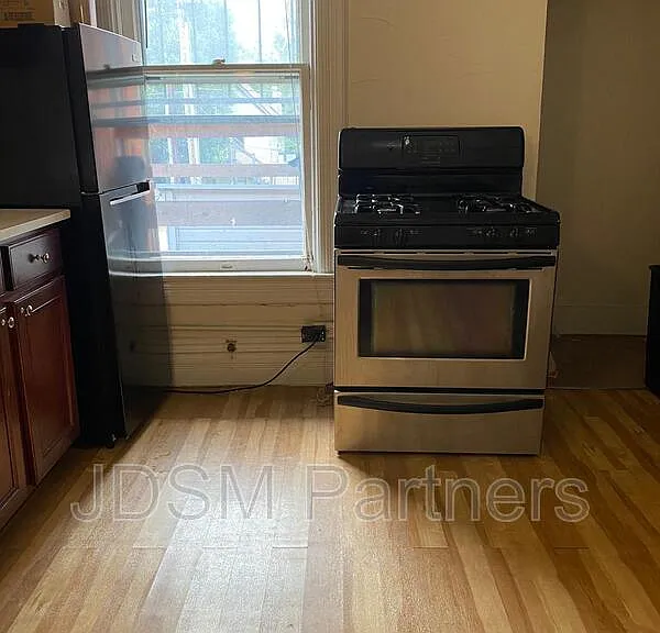 1260 Vine St #4 — Photo 7
