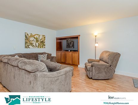 3rd image of 418 N L St #183