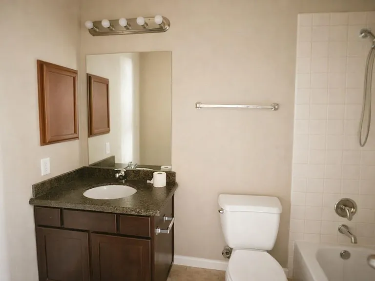 9104 N Green River Dr #A — Photo 36